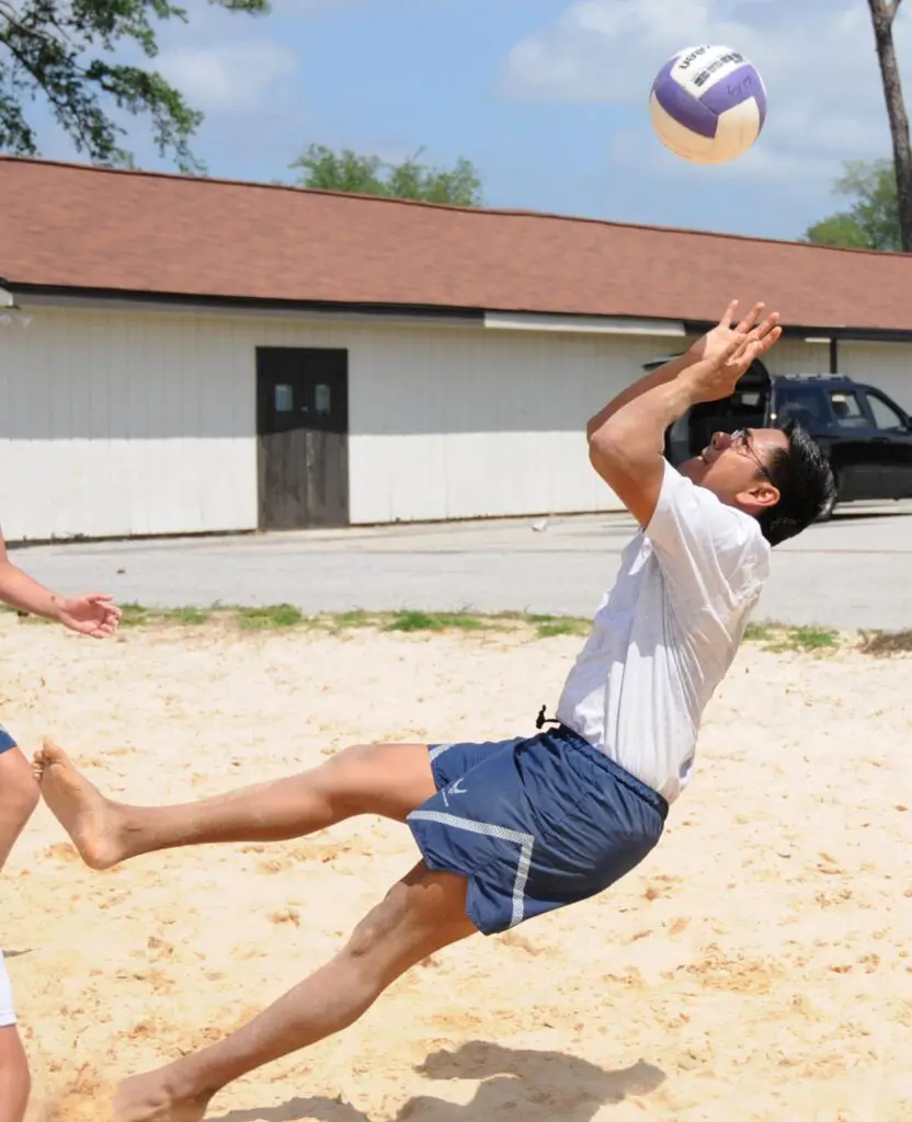 how to throw a volleyball