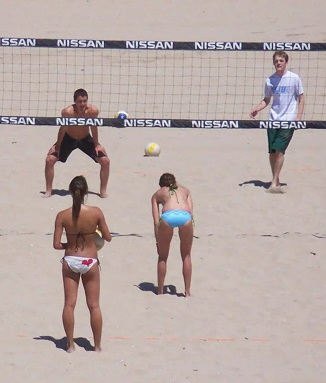 why is beach volleyball only 2 players